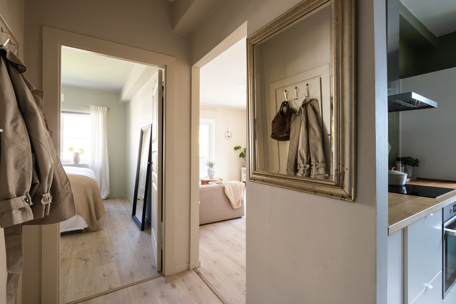 Entréen gir et godt førsteinntrykk av leiligheten. Galleribilde