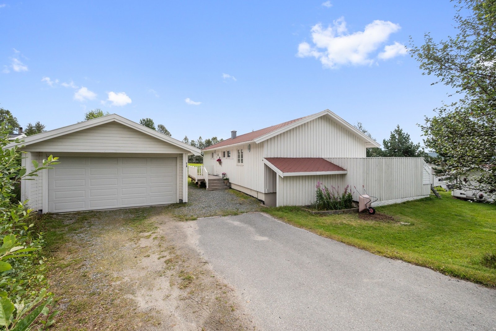 Garasjen ble oppført i 2011 og er på 39m². Galleribilde