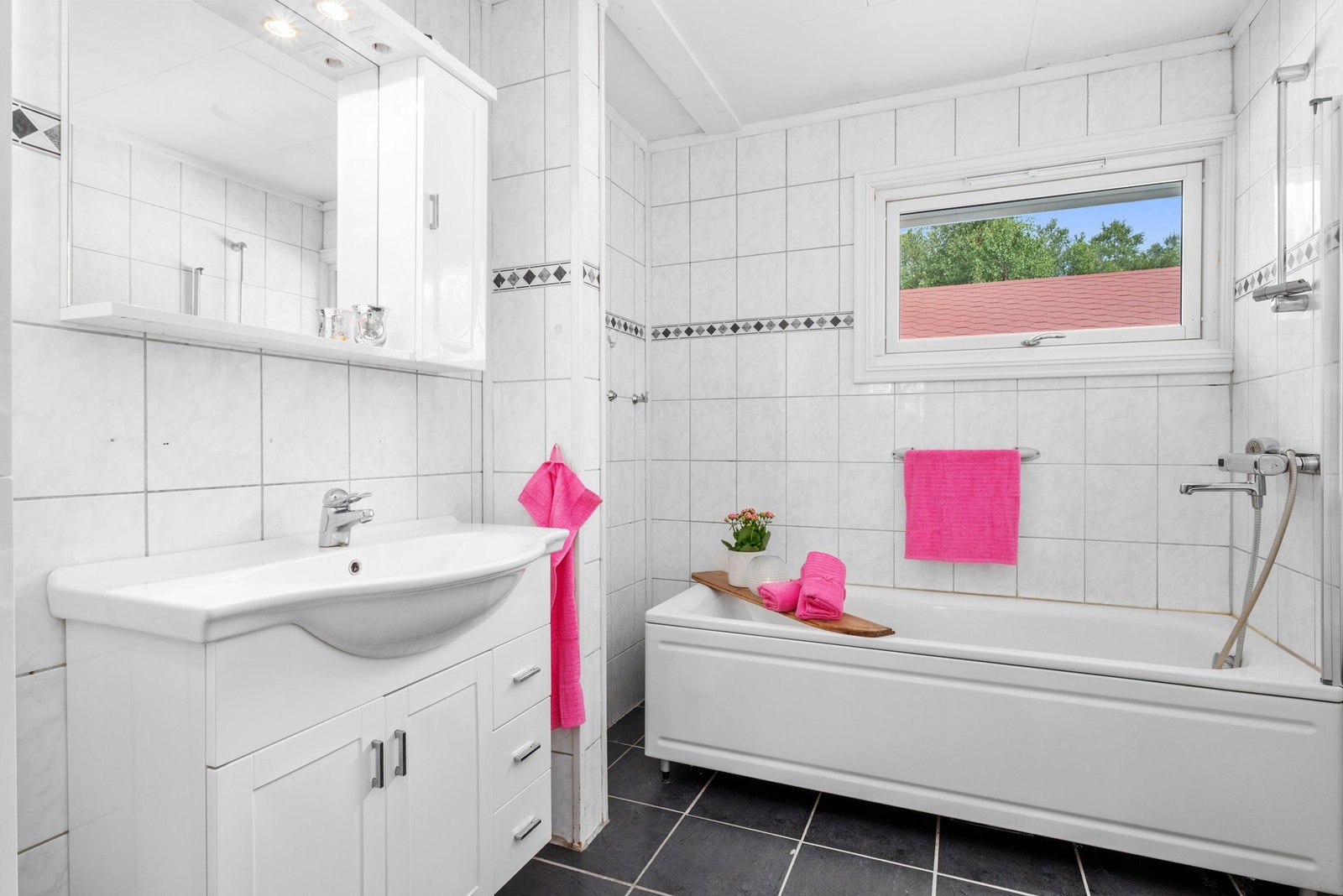 Flislagt bad med gulvvarme. Galleribilde