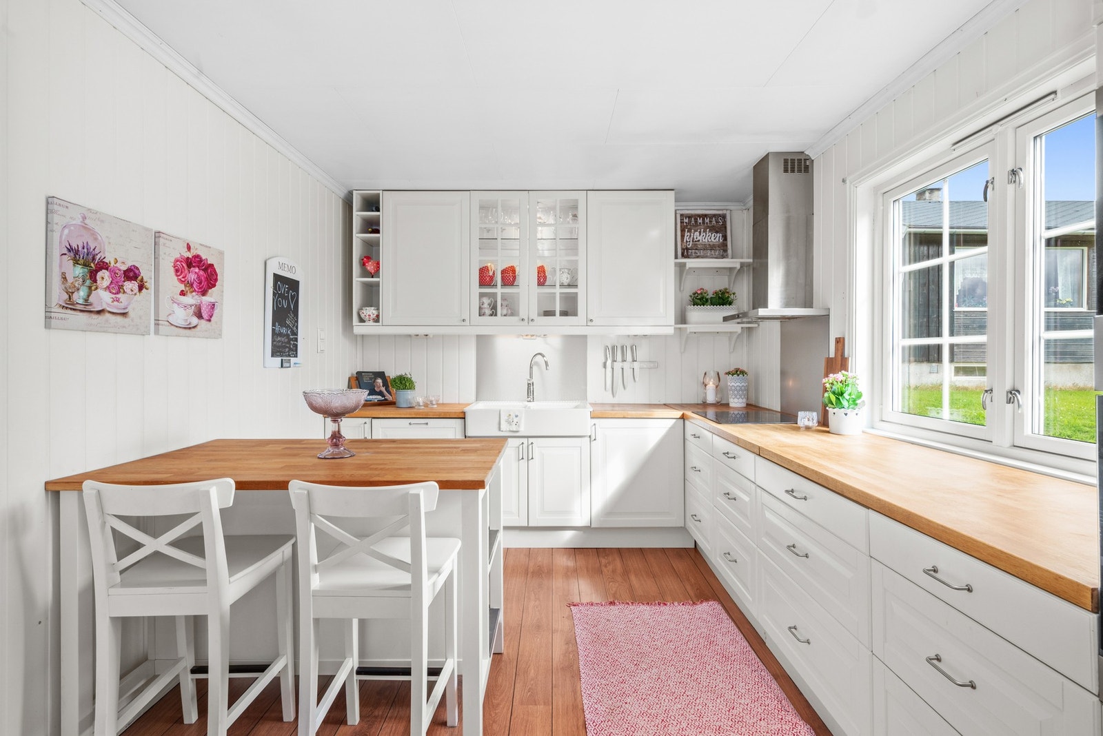 Kjøkkenet ble oppgradert i 2009 og fremstår godt velholdt. Galleribilde