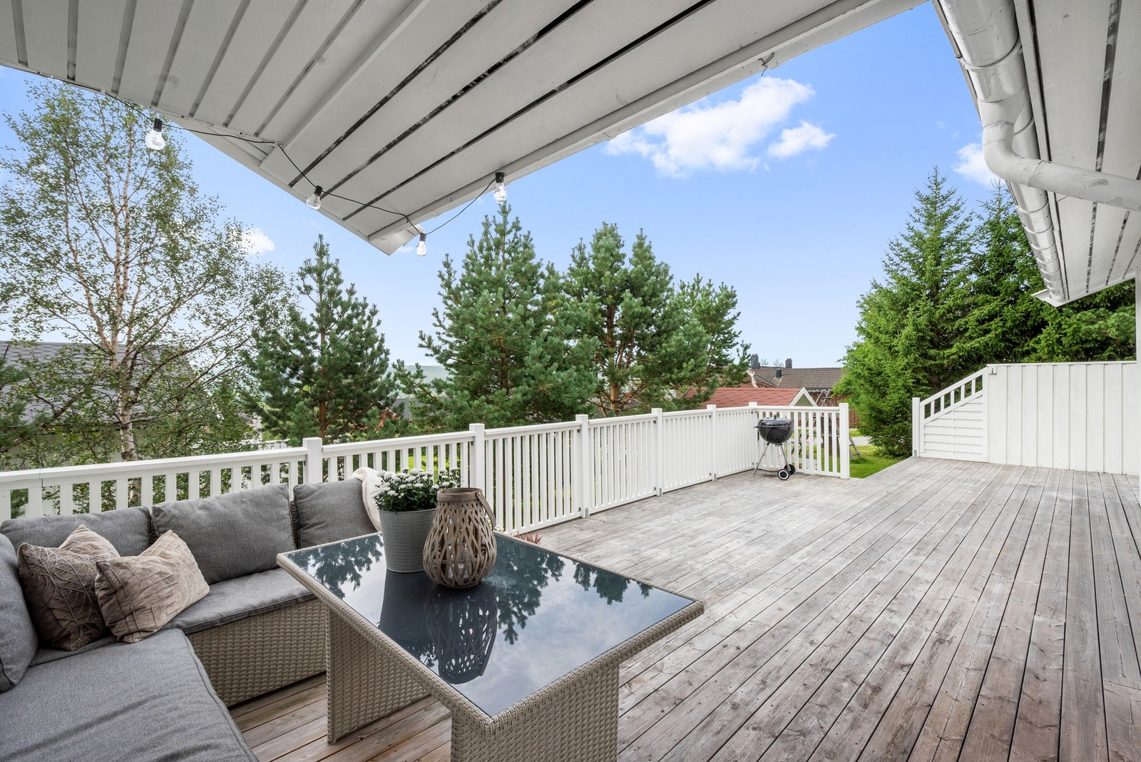 Fra stuen er det utgang til en stor terrasse på gode 45m². Galleribilde