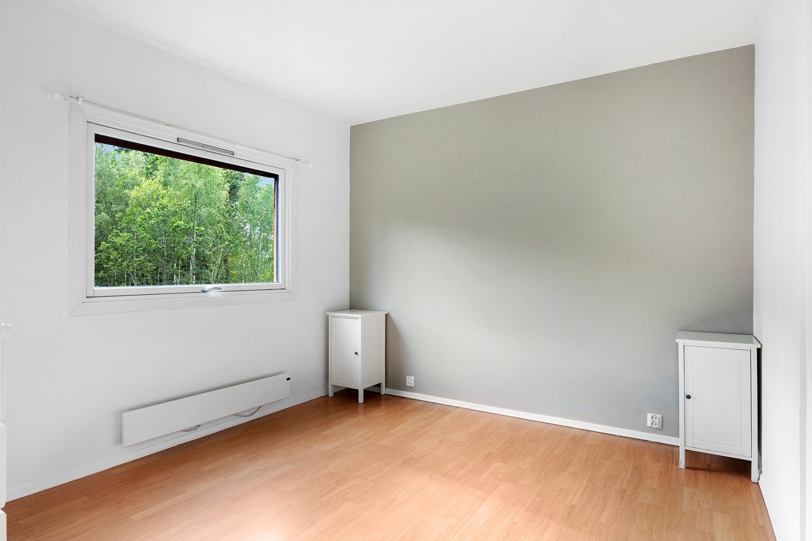 Leiligheten har 3 soverom! Her er bilde av hovedsoverommet. Galleribilde