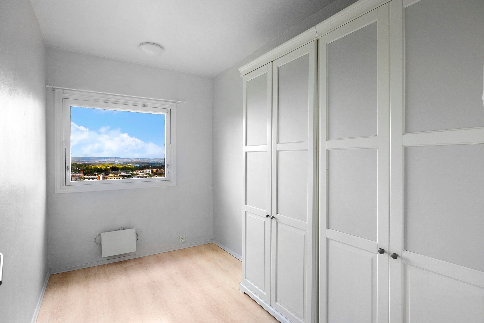 Soverom (2). Alle soverommene har god plass til innredning av ønsket soveromsmøblement. Galleribilde