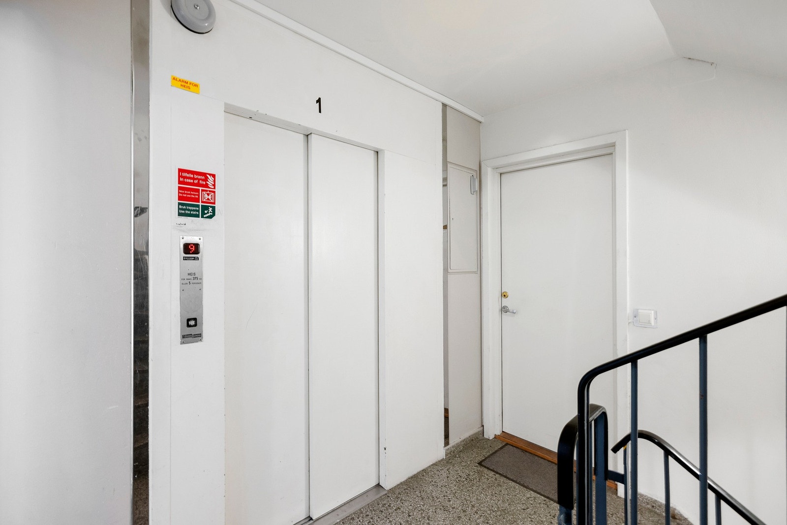 Bygget har heis med adkomst til alle etasjer. Galleribilde