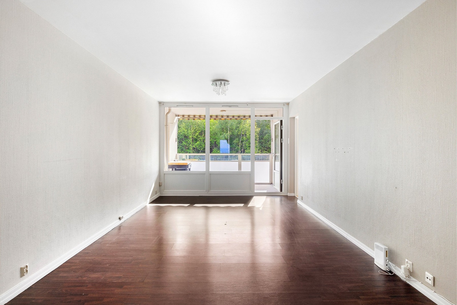 De store vindusflatene gir en luftig og åpen atmosfære. Galleribilde