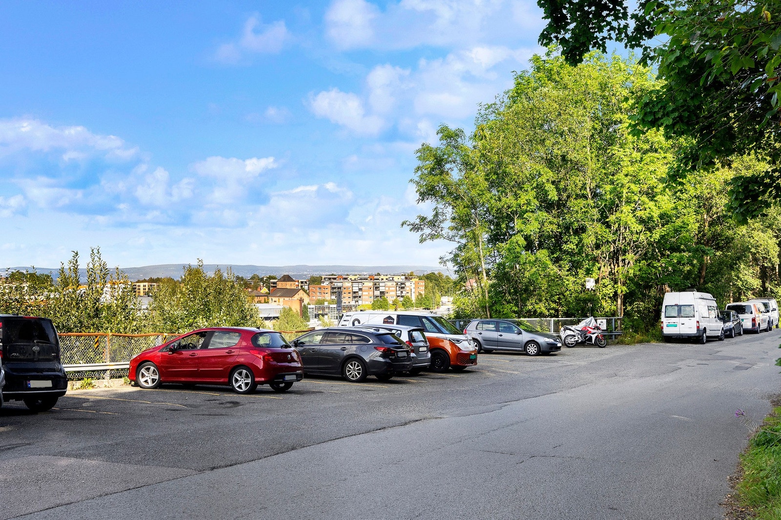 Gode muligheter for gjesteparkering. Galleribilde