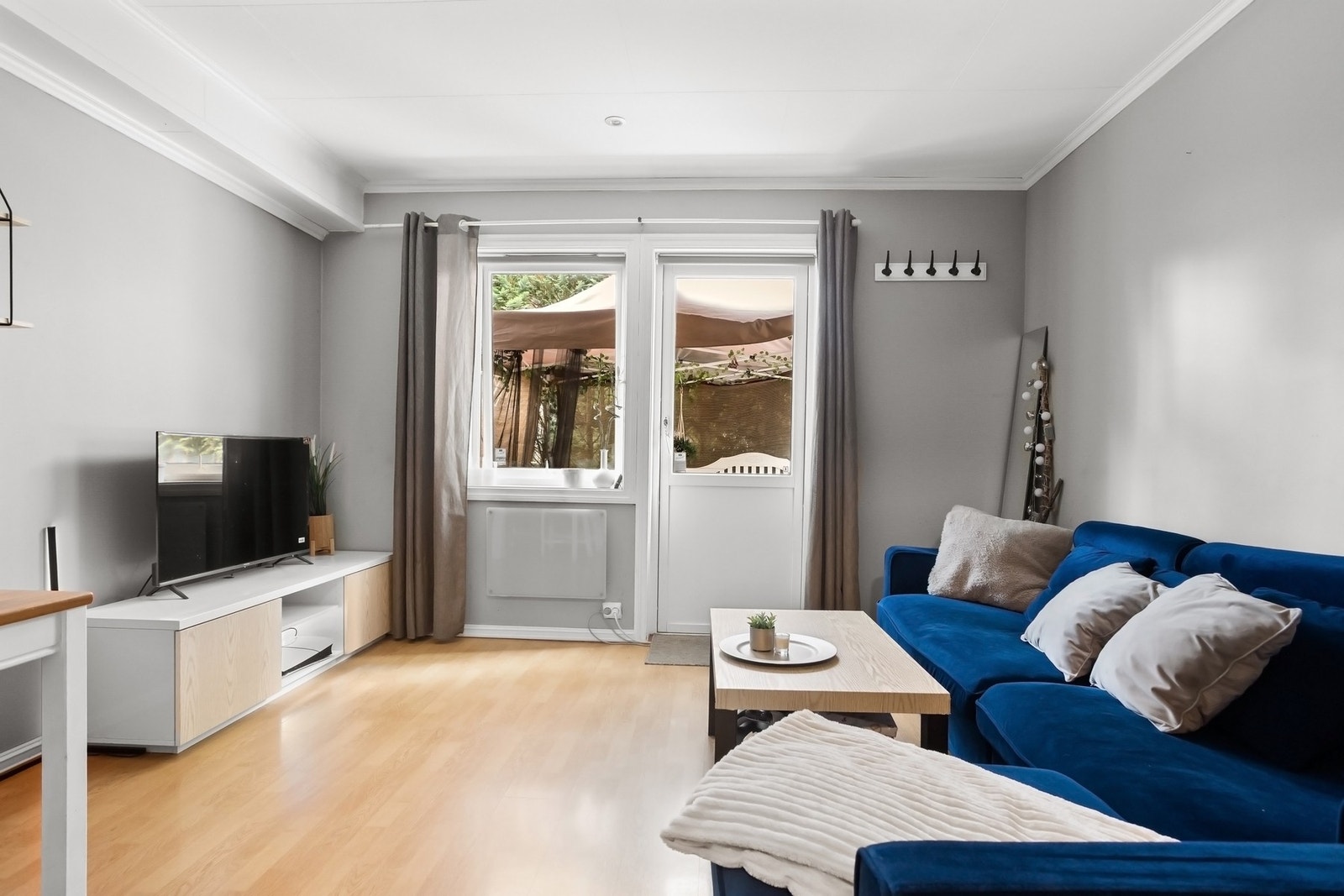 Stuen i underetasjen med adkomst til terrasse. Galleribilde