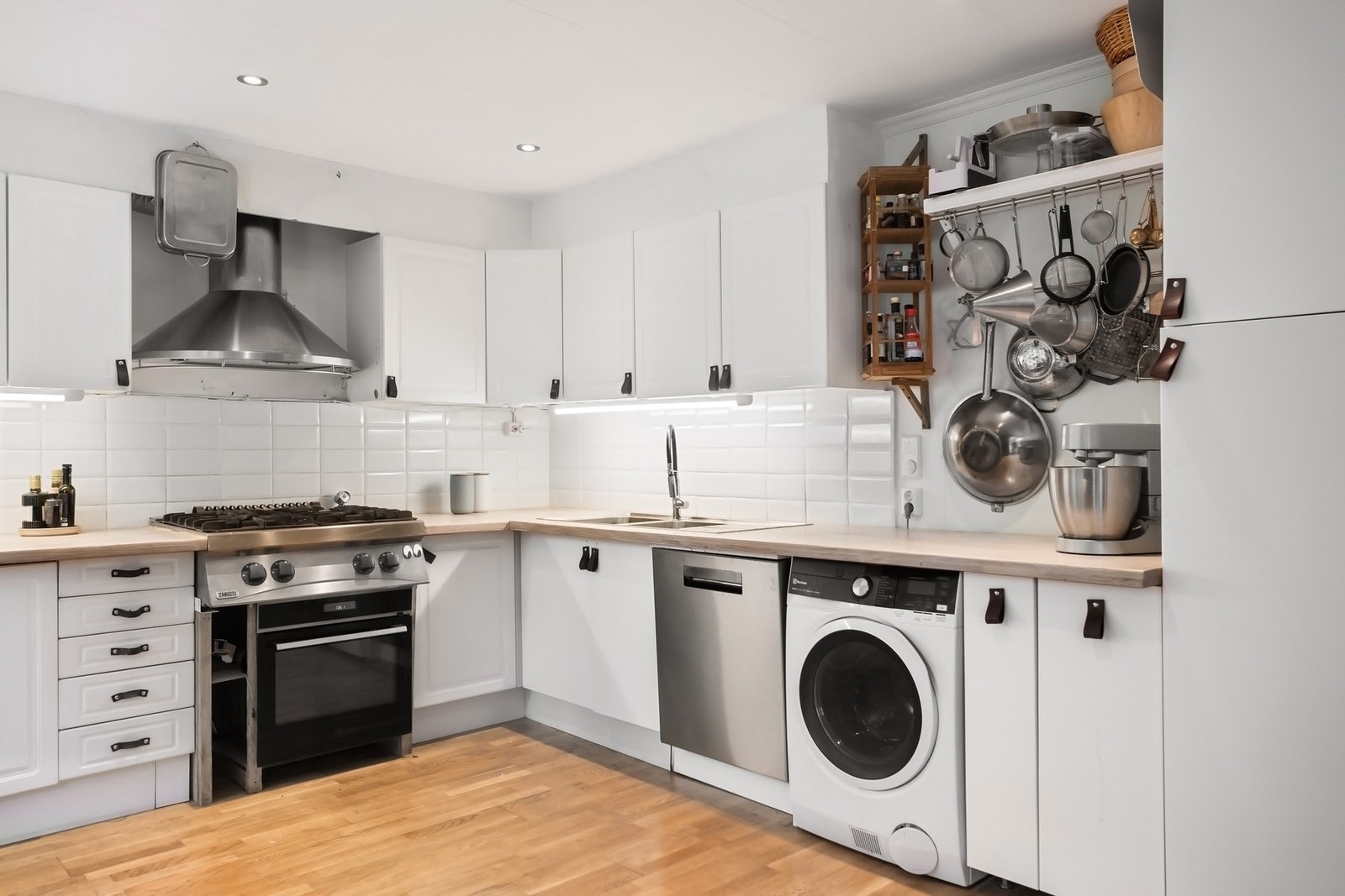 Dette er drømmekjøkkenet. Alt er tilrettelagt for å brilijere med dine kokkekunster. Galleribilde