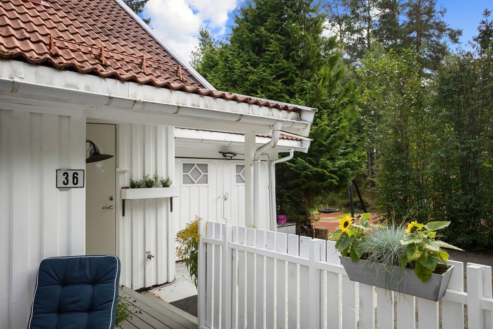 Stor terrasse både foran og bak. Galleribilde