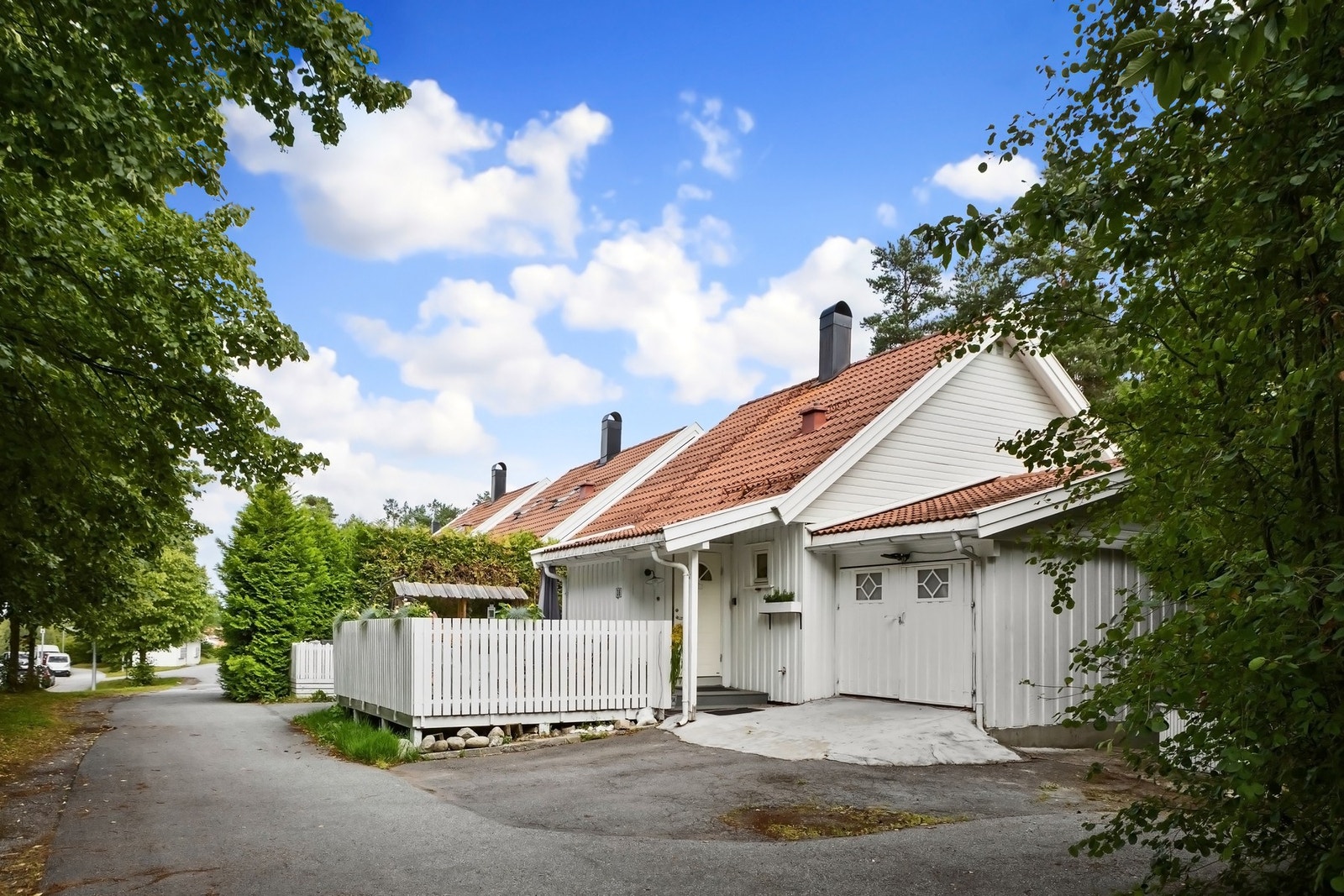 Adnan Nabi (47 26 74 86) ved Privatmegleren har gleden av å presentere dette hjørnehuset Galleribilde