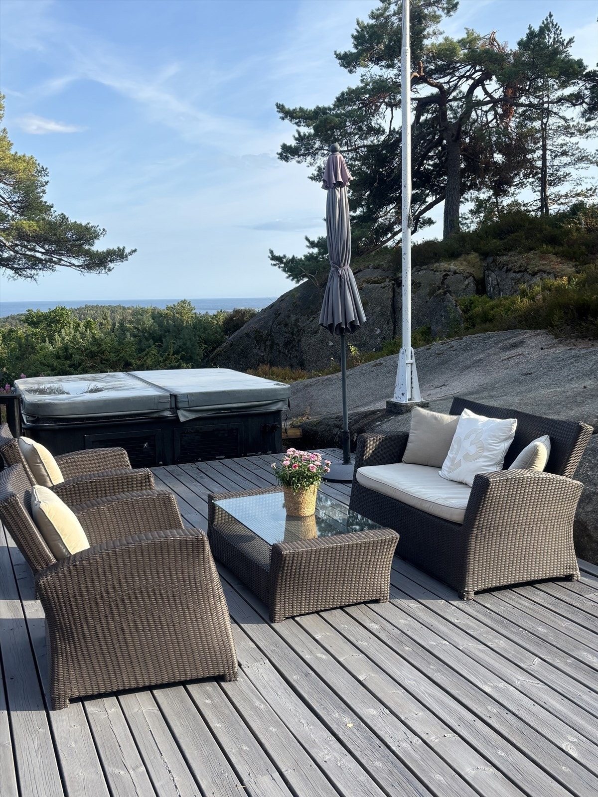 Koselig sitteplass med jaquzzi og utsikt Galleribilde