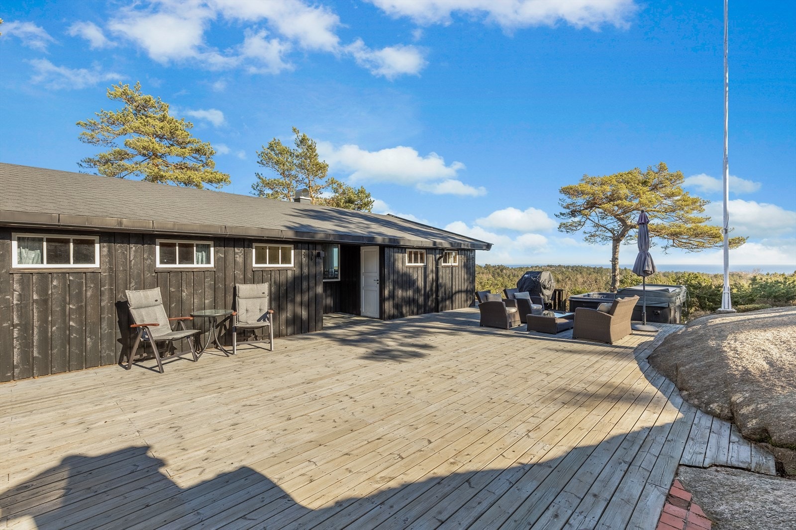 På vegne av selger ønsker Maria Stornes v/ Sørmegleren velkommen til en hyggelig visning Galleribilde