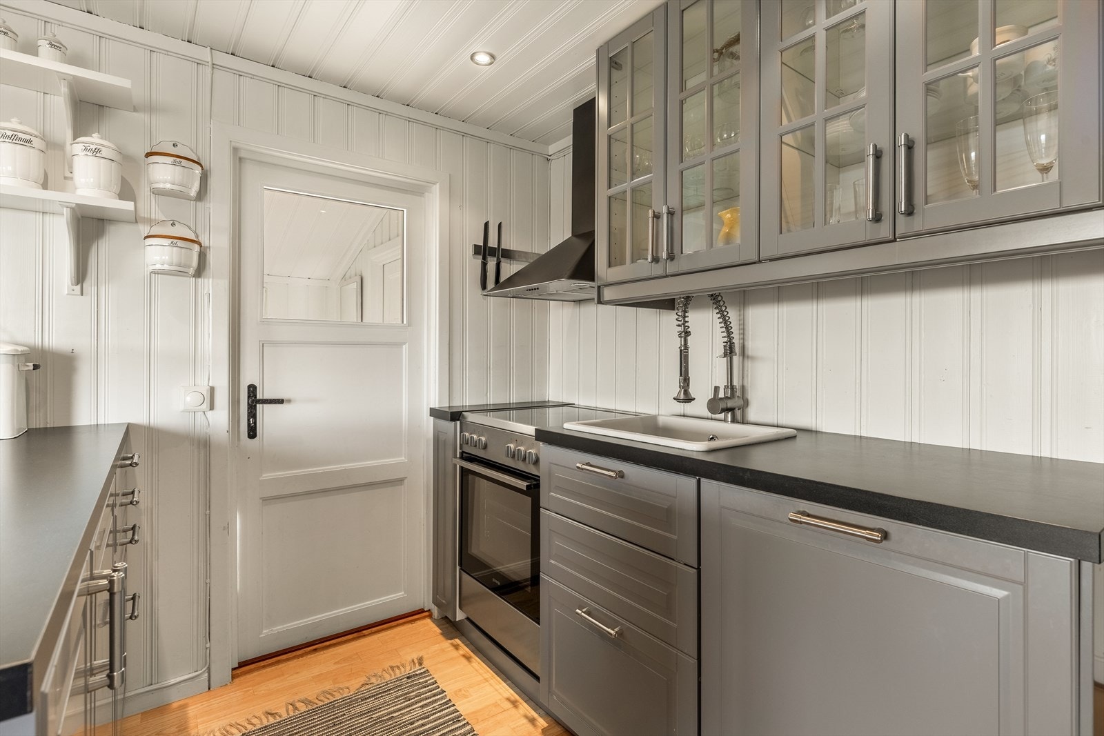 Inngang til kjøkken og stue i åpen løsning Galleribilde