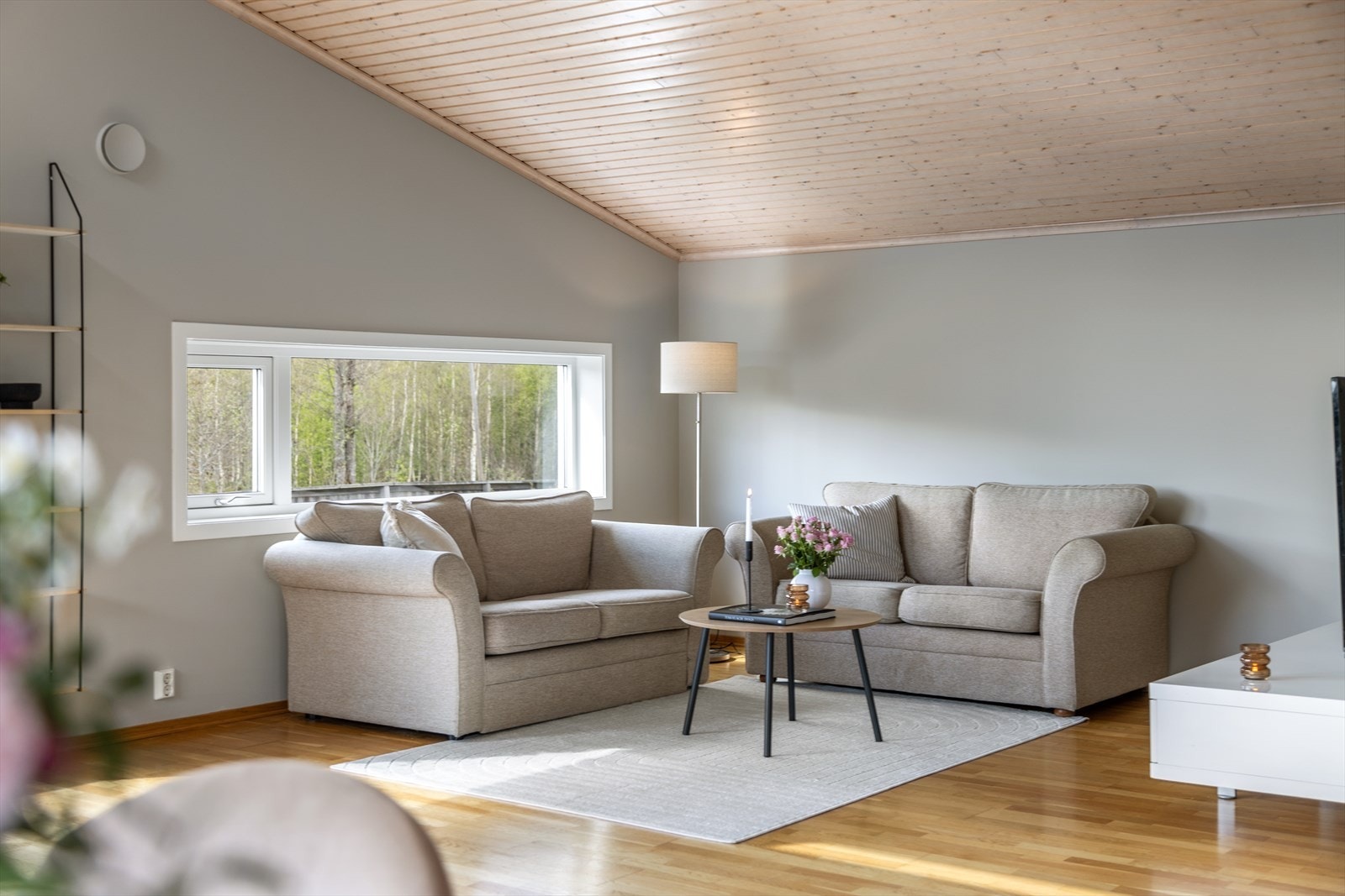 Det er god møbleringsfrihet i stuen. Galleribilde