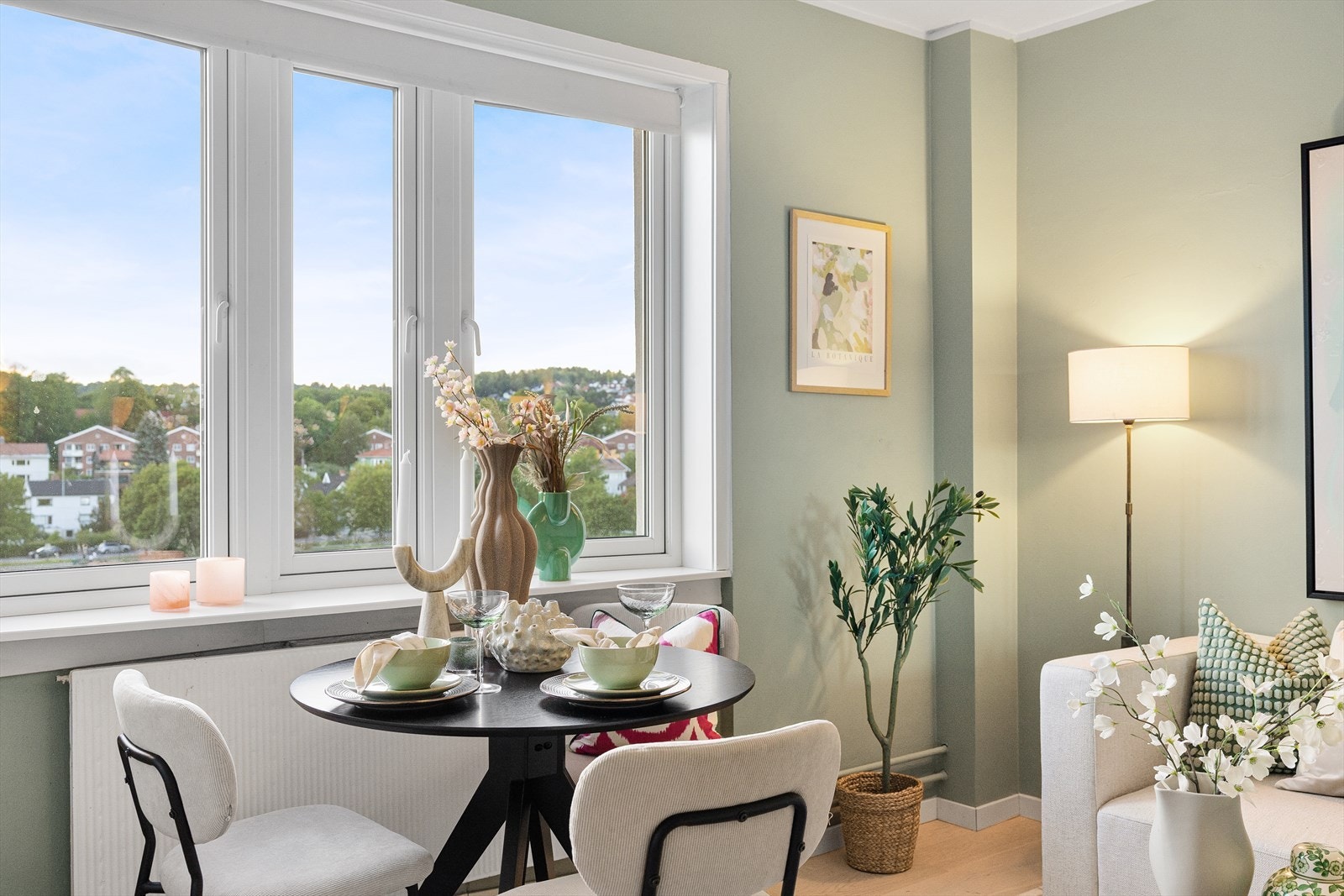 Fyring, varmtvann og fibernett 100/100Mbit er inkludert i fellesutgiftene. Galleribilde