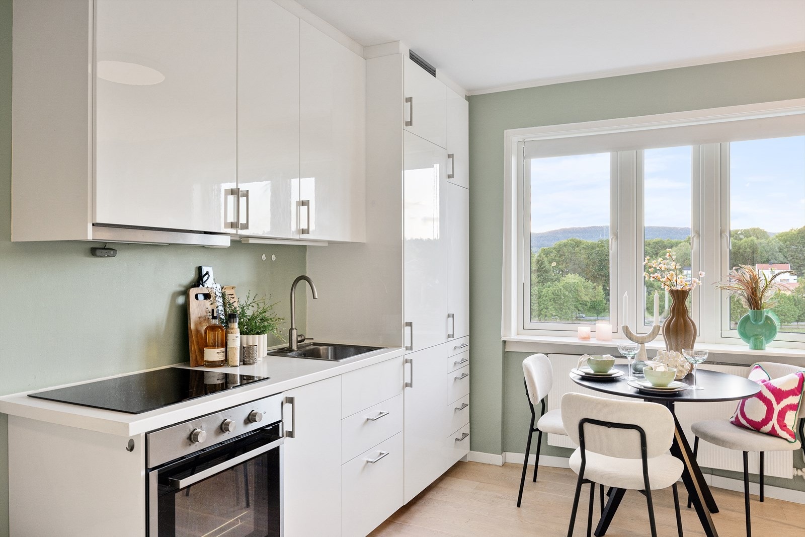 Over stekesonen er det montert en kullfiltervifte. Galleribilde