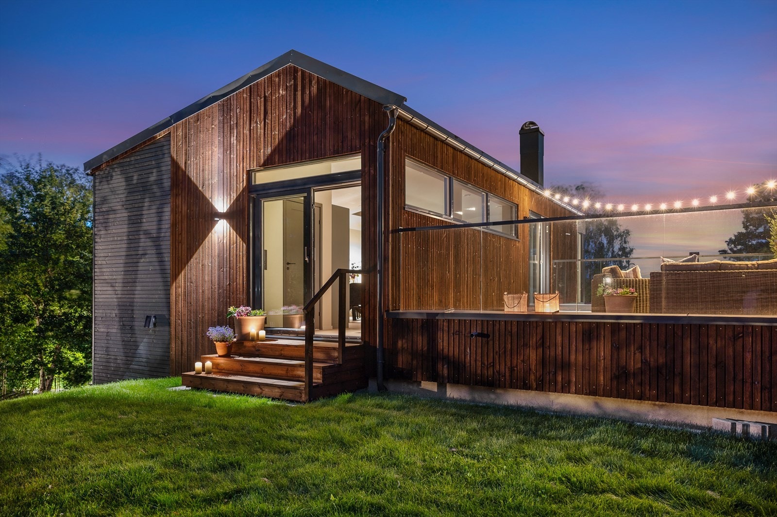 Fra Toppetasjen er det utgang til hagen Galleribilde