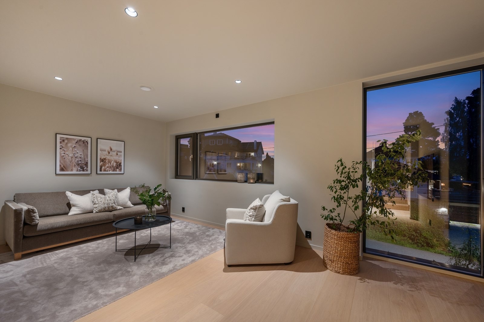 Tv-stue med gode møbleringsmuligheter Galleribilde