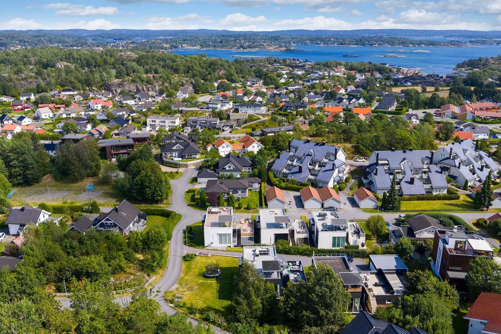 Her har du nærhet til sjøen og friluft, men også kort vei til sentrumsfasilitetene i Sandefjord Galleribilde