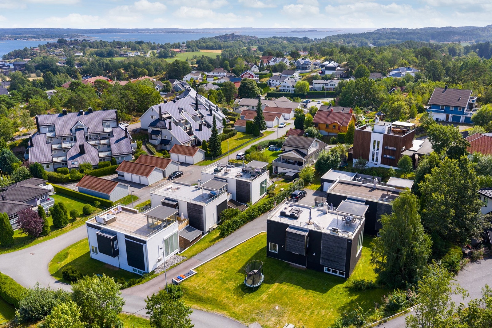 Boligen har en fin og fredelig beliggenhet i veletablert og barnevennlig område Galleribilde