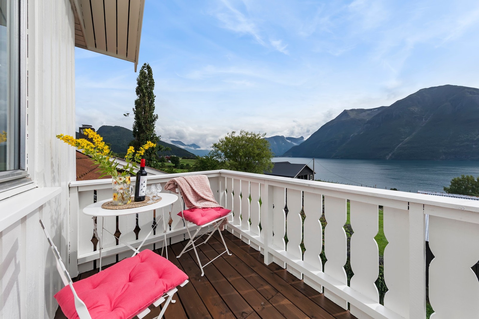 Terrasse med flott utsikt Galleribilde