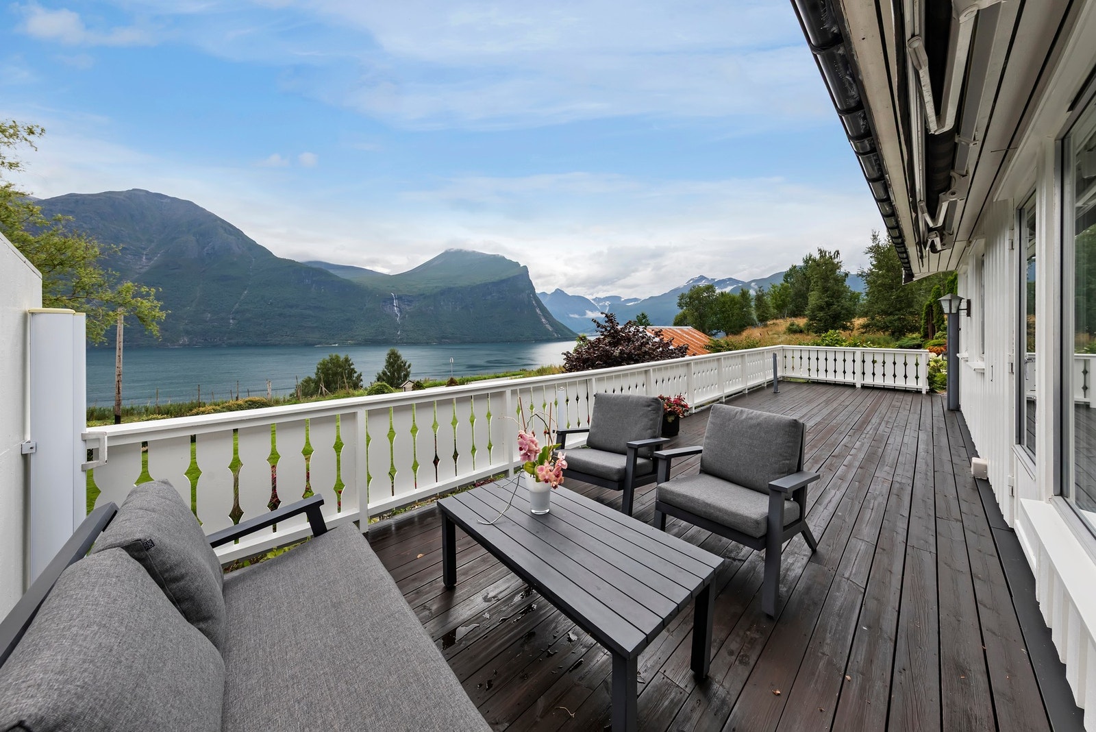 Terrasse tilhørende kårboligen Galleribilde