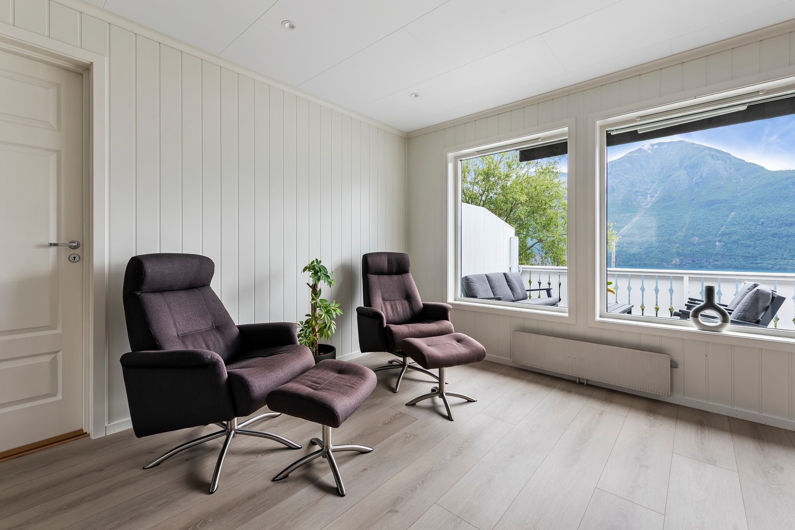 Sittekrok med fin fjellutsikt Galleribilde