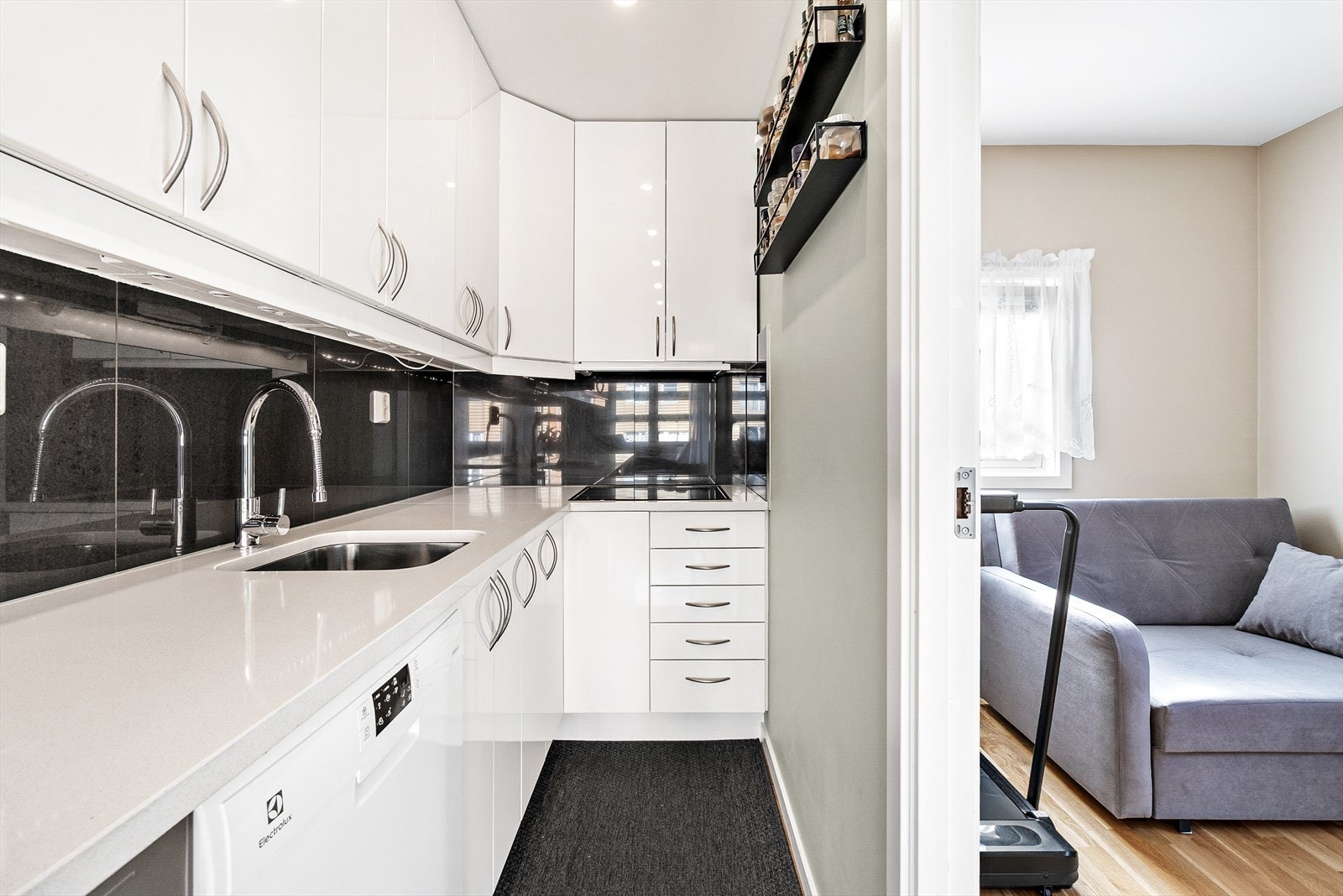 Opprinnelig kjøkken er gjort mindre for å få ekstra soverom. Galleribilde