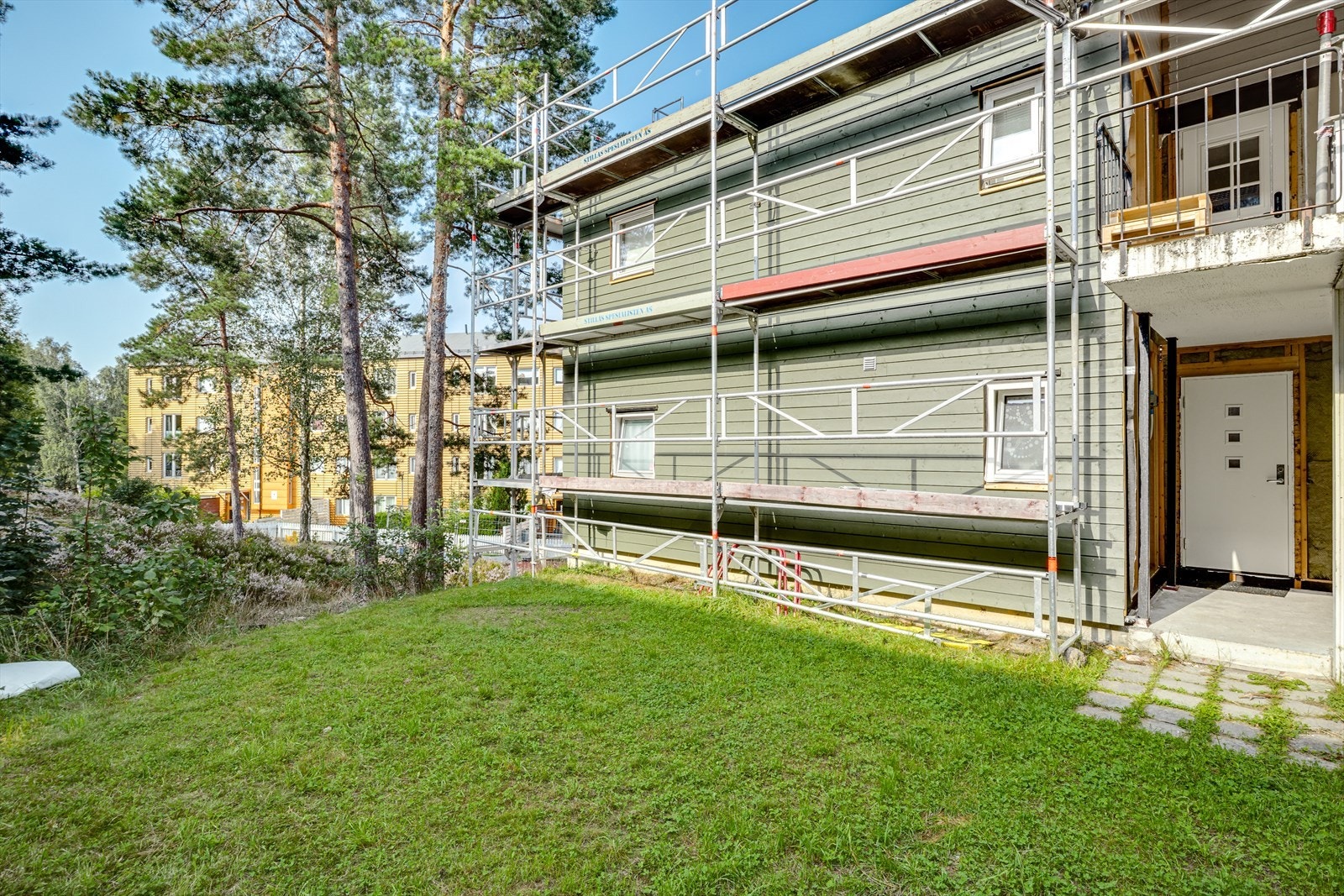 Fasaden blir pusset opp. Galleribilde