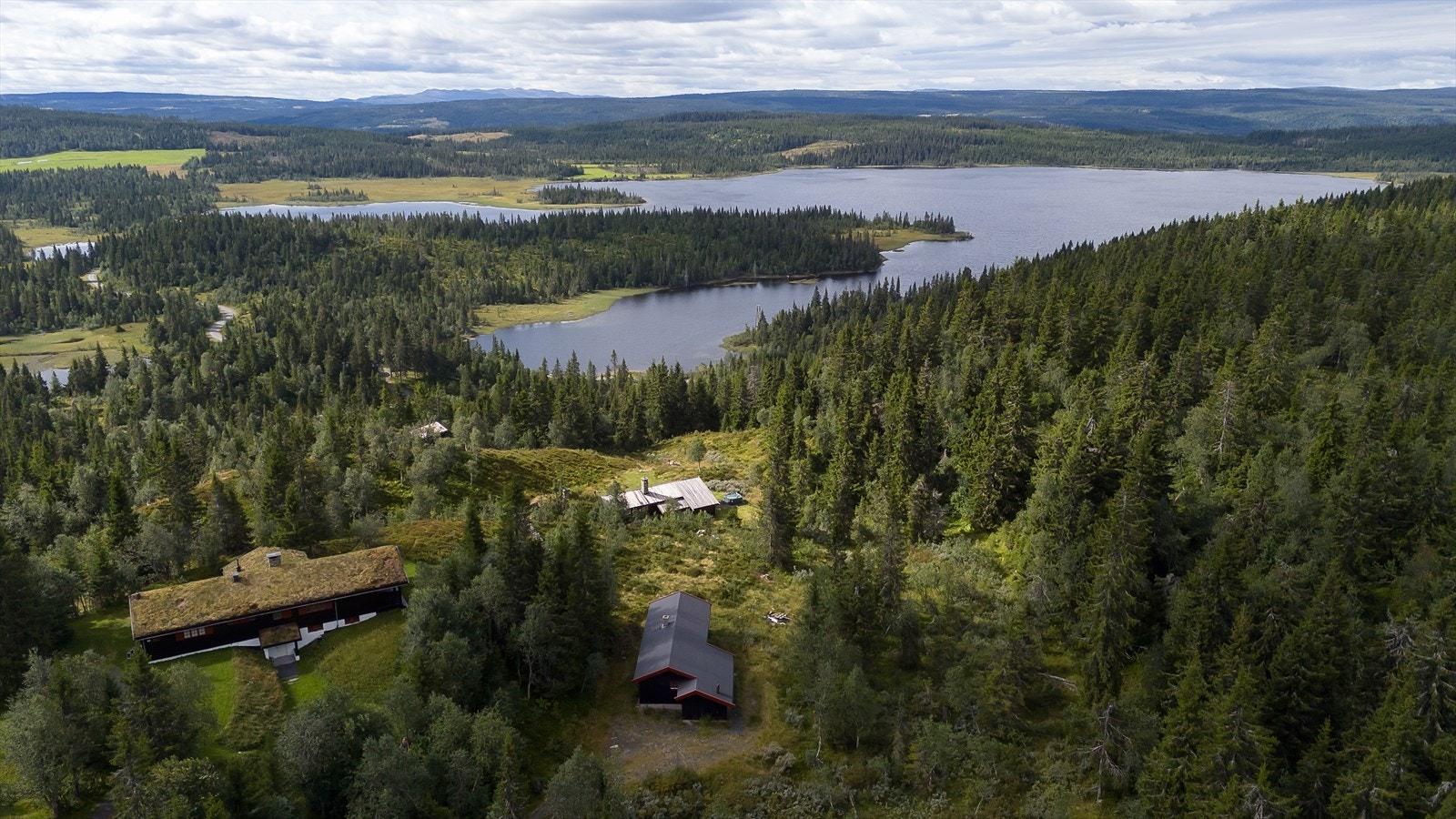 Usjenert og rolig beliggenhet i fine omgivelser Galleribilde