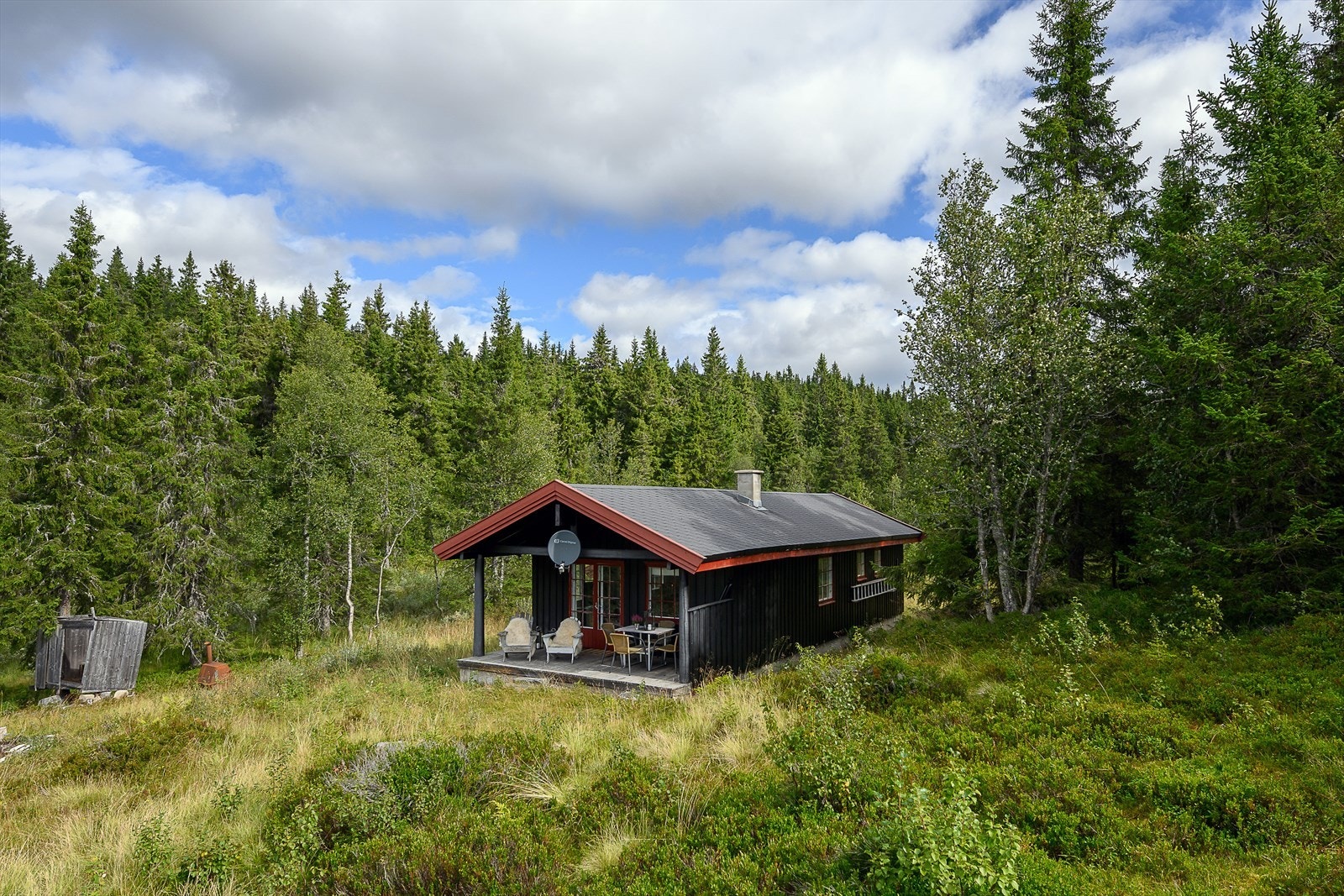 Området er omkranset av mektig natur Galleribilde