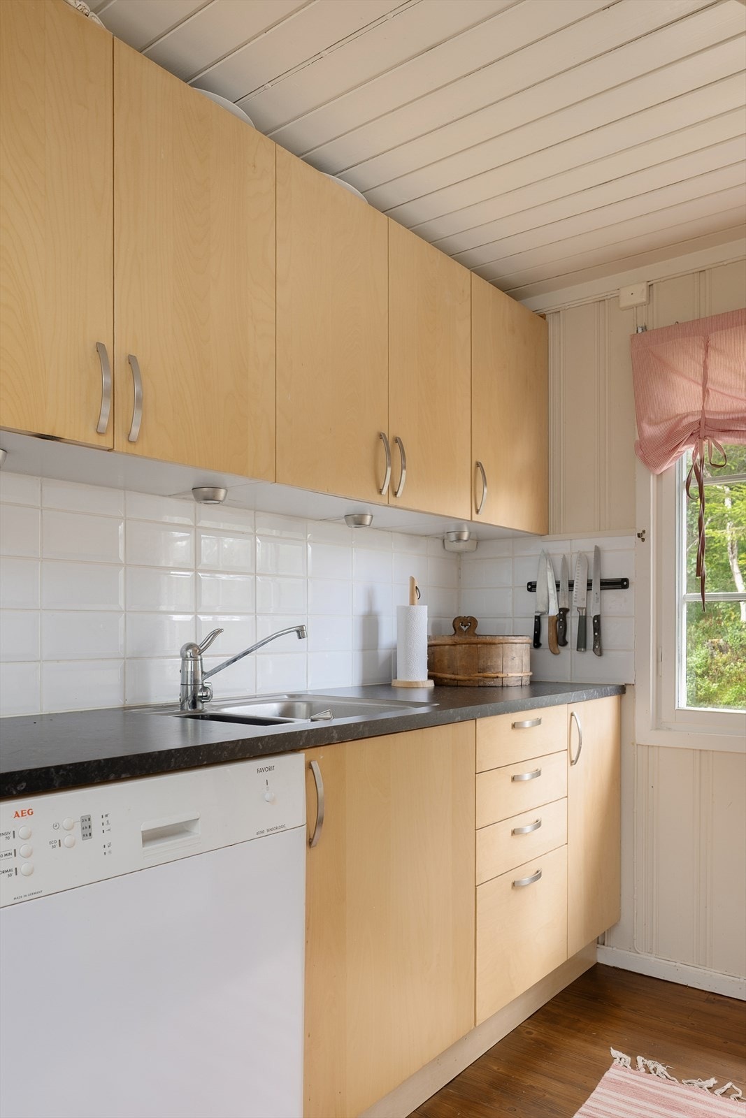 Plass til komfyr, kjøleskap og oppvaskmaskin Galleribilde