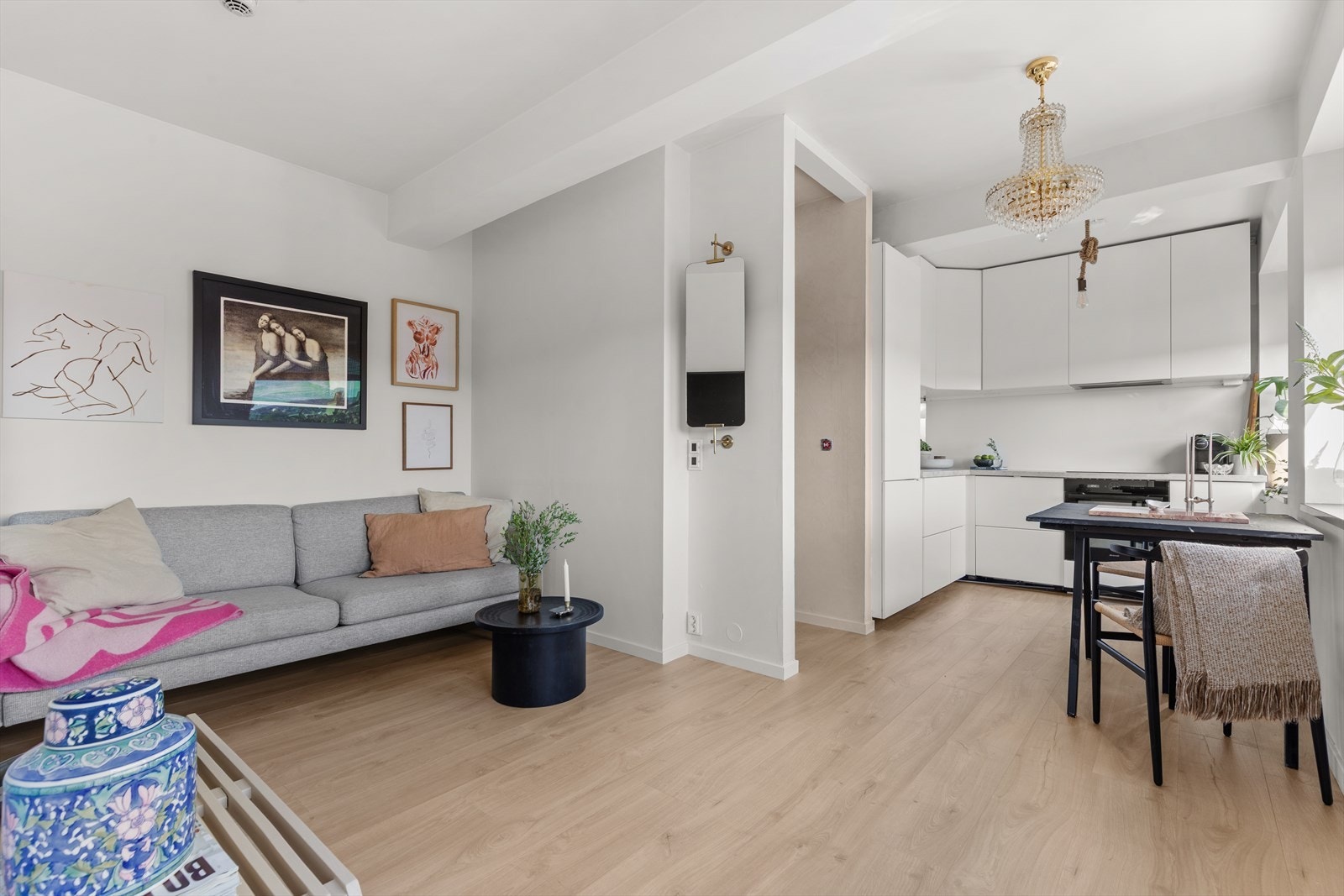 Særdeles smart utformet leilighet med maksimal utnyttelse av plassen. Galleribilde