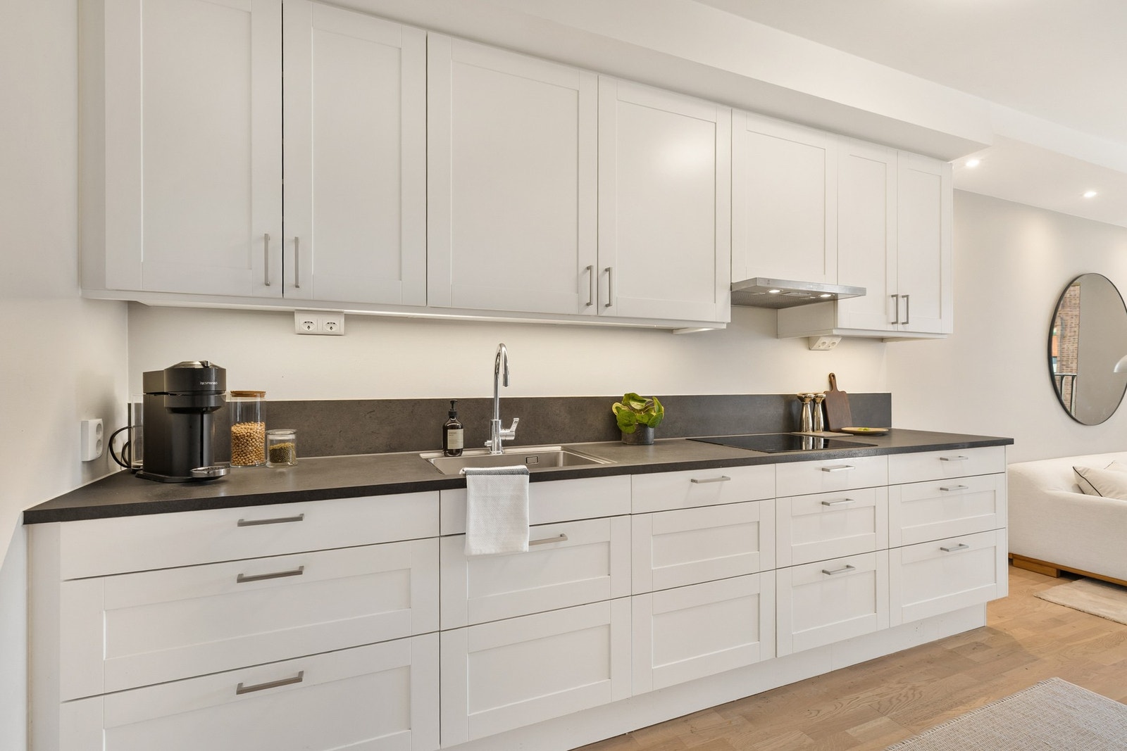 Klassisk og tidløst kjøkken fra Marbodal med gode oppbevaringsmuligheter. Galleribilde