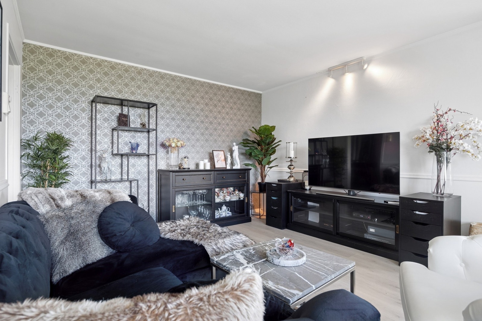 Leiligheten har lyse overflater som gir gode muligheter for egen, kreativ innredning. Galleribilde