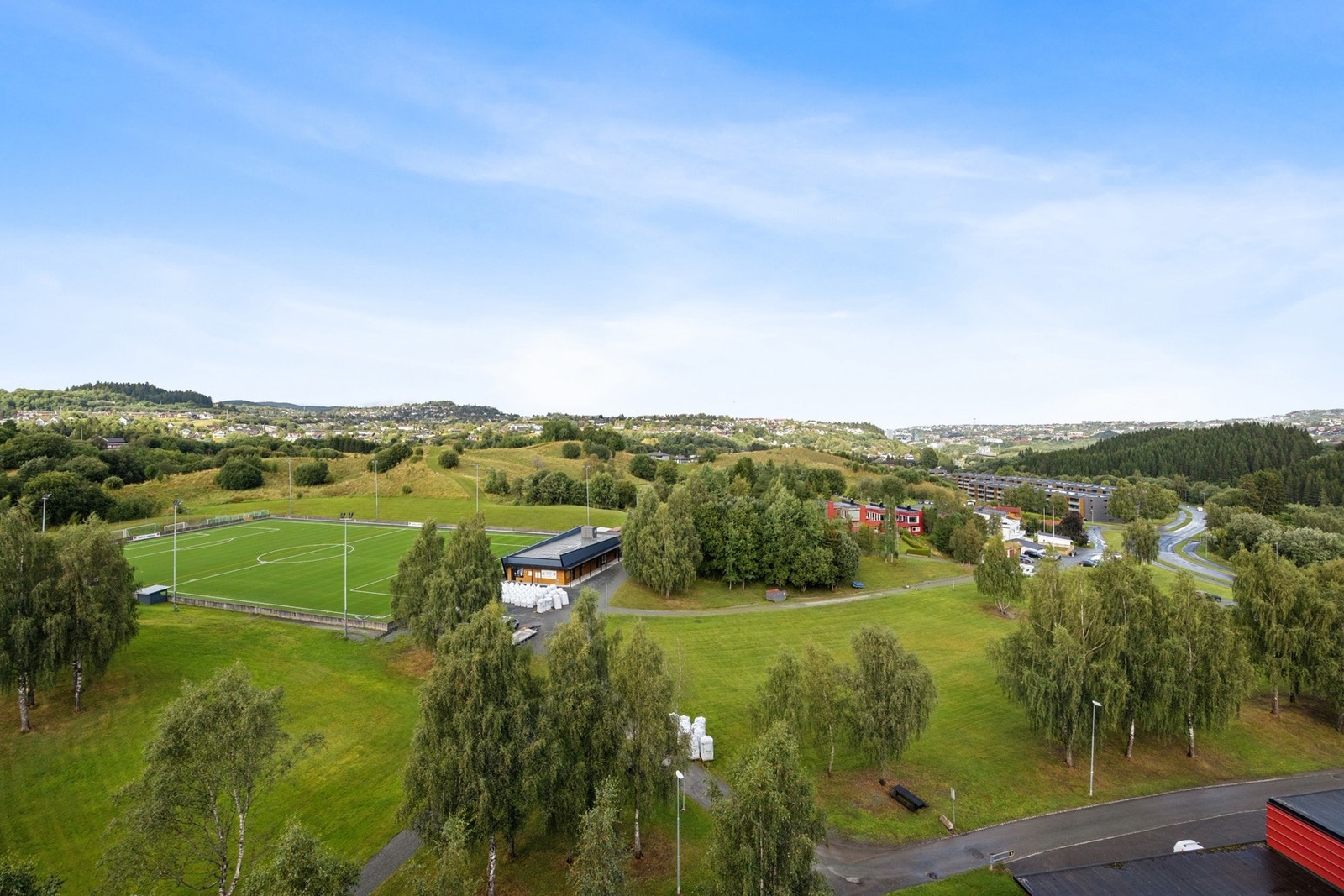 Beliggenheten høyt oppe i bygget gir lite innsyn og en flott utsikt over nærområdet. Galleribilde