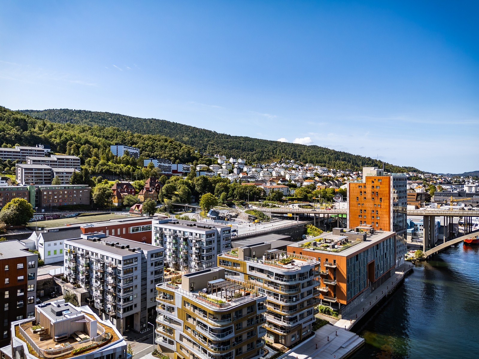 - Bosett deg i et av byens flotteste strøk. Her bor du i svært lekre omgivelser, i det som har vært et av Bergens største satsingsområder de siste årene - Galleribilde