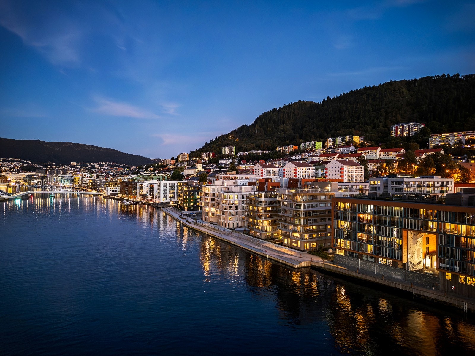 - Et av byens flotteste strøk. Nydelig promenade som man kan spasere langs - Galleribilde