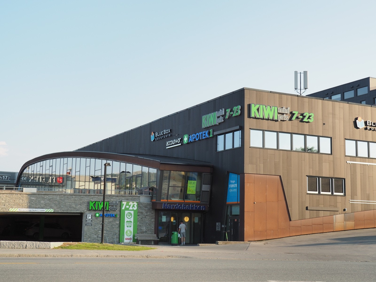 Kiwi Nardobakken ligger med kort gangavstand fra boligen..) Galleribilde