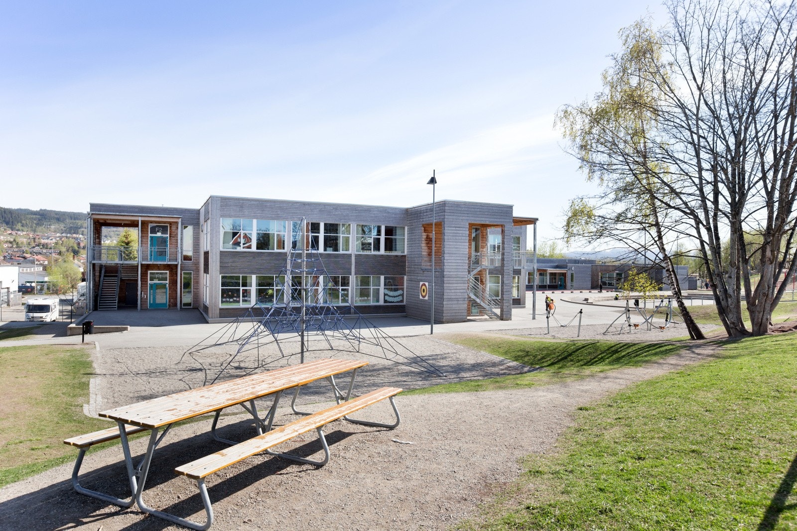 Kort og trygg gangvei til Nardo barneskole og barnehage, kun 3 minutters gange fra boligen Galleribilde