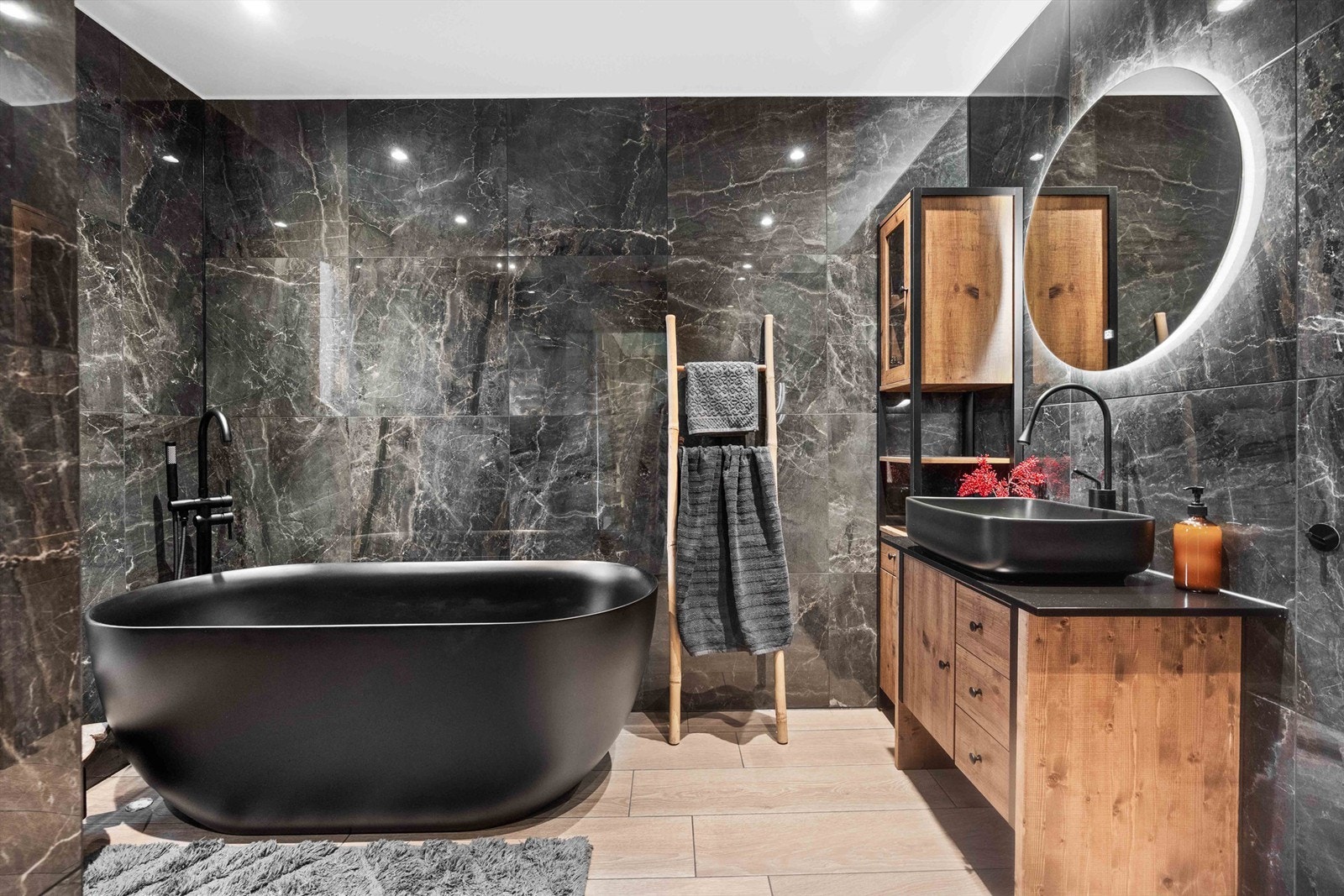 Pent og moderne bad fra 2019 i følge eier. Galleribilde