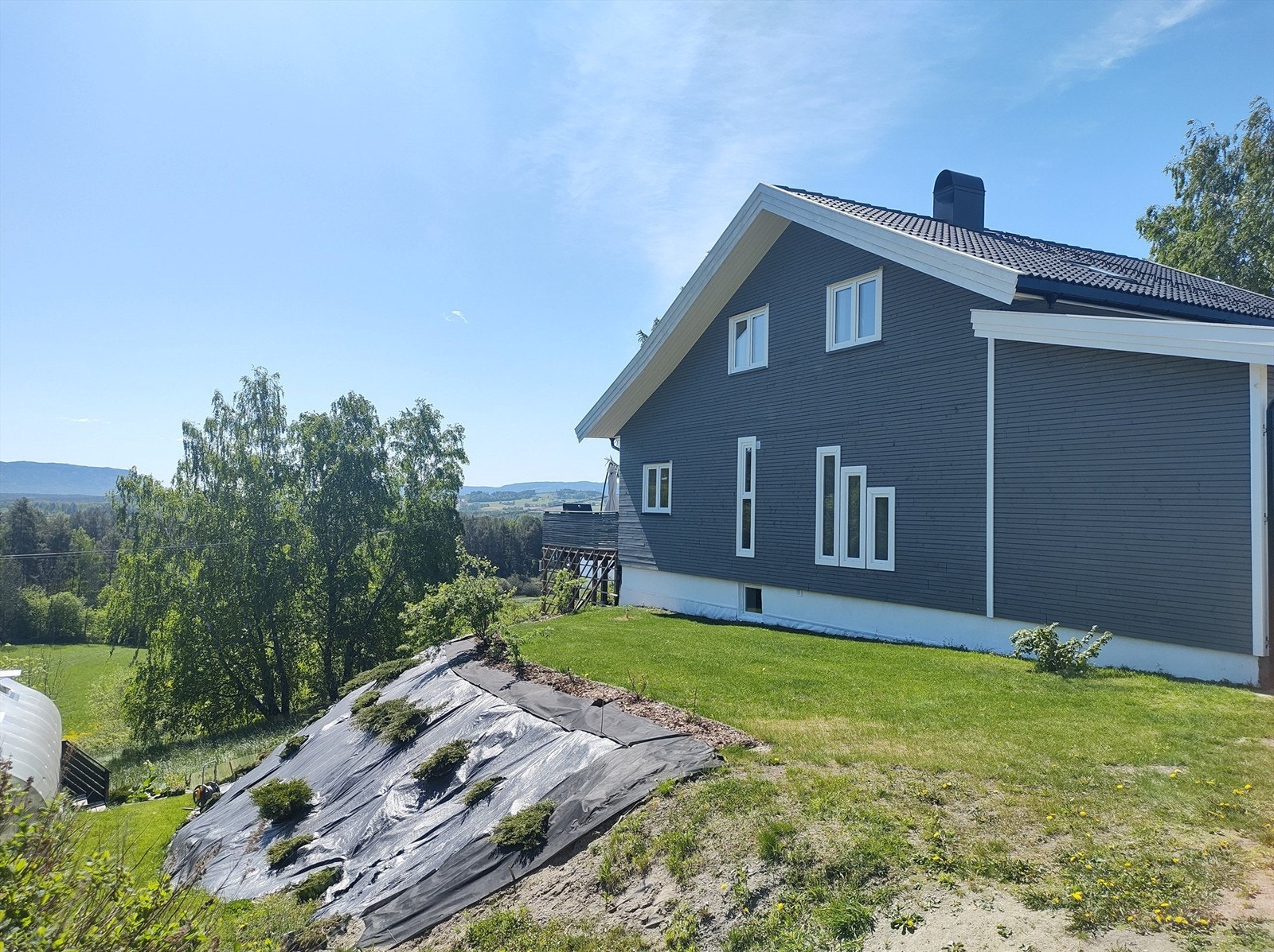 Eiendommen ligger i idylliske og landlige omgivelser. Galleribilde