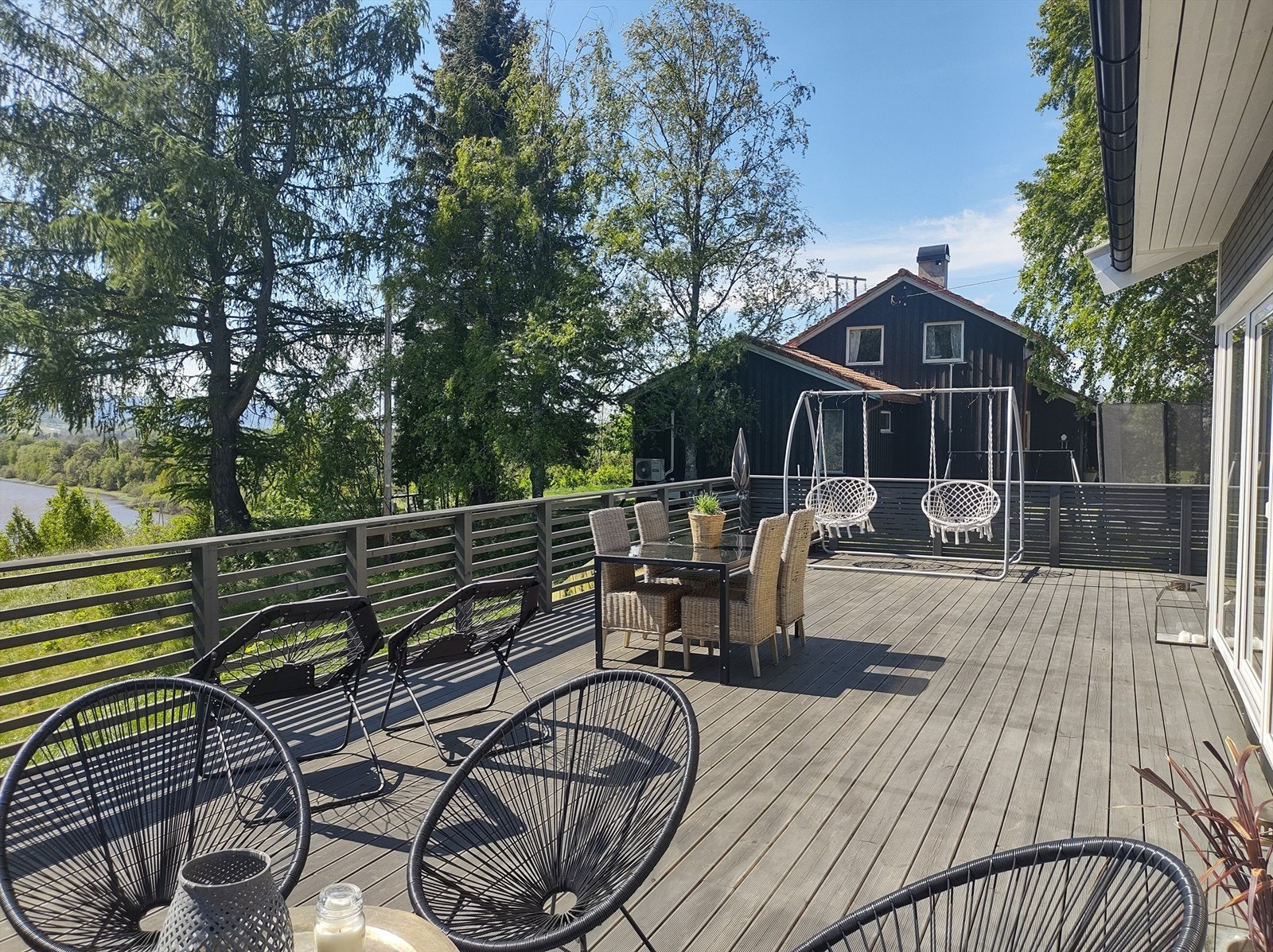 Stor terrasse. Galleribilde