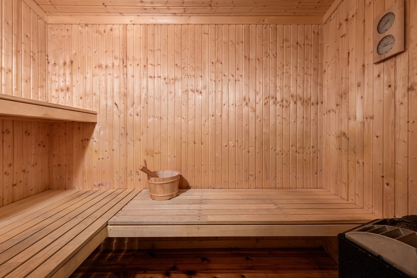 Badstuen er romslig og kan huse opptil 7 personer. Perfekt for å slappe av, eller tilbringe tid sammen i sosiale sammenkomster. Galleribilde