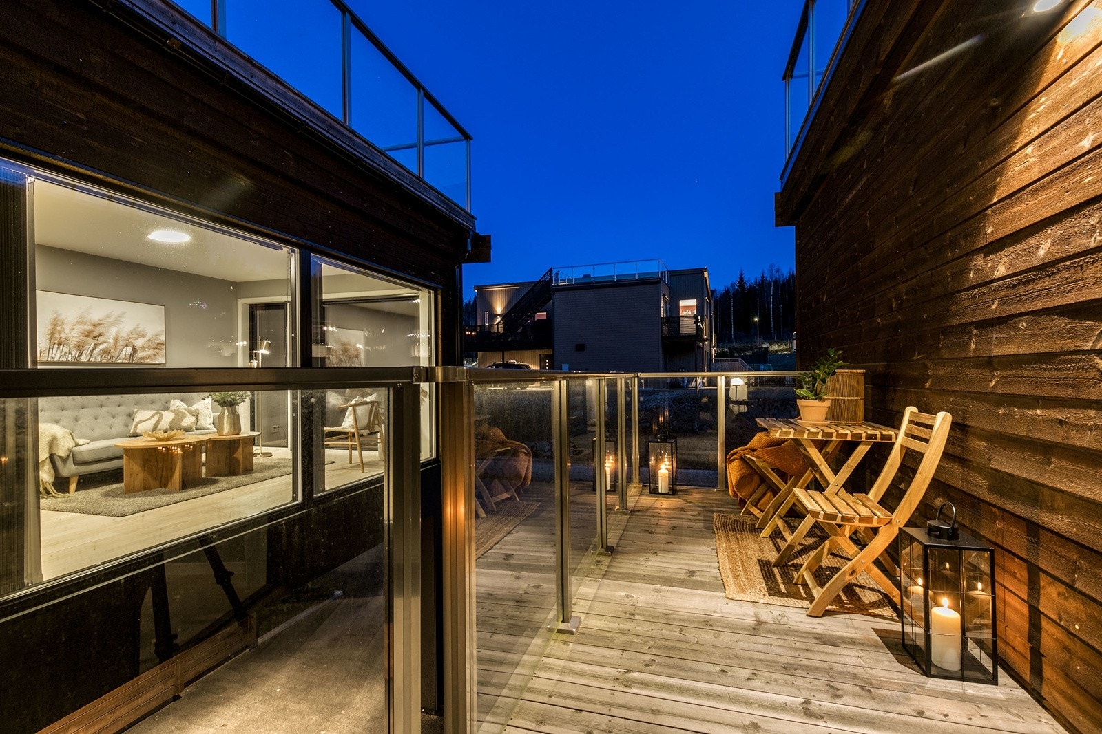 Terrassedøren fører enkelt ut til en egen privat balkong på ca. 7 kvm. Galleribilde