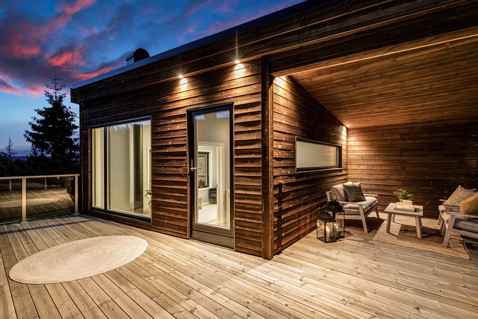 Stor flott takterrasse på hele 51 kvm med fantastiske solforhold og flott utsyn! Galleribilde