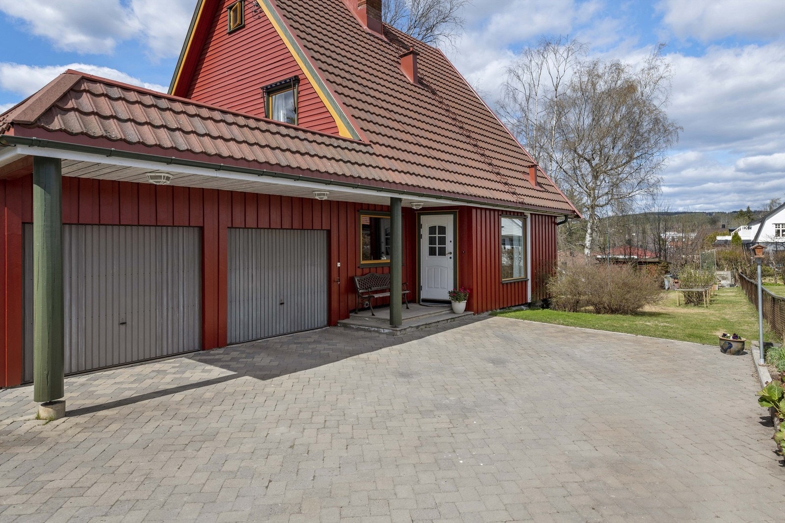 Stor og fin gårsplass. Galleribilde