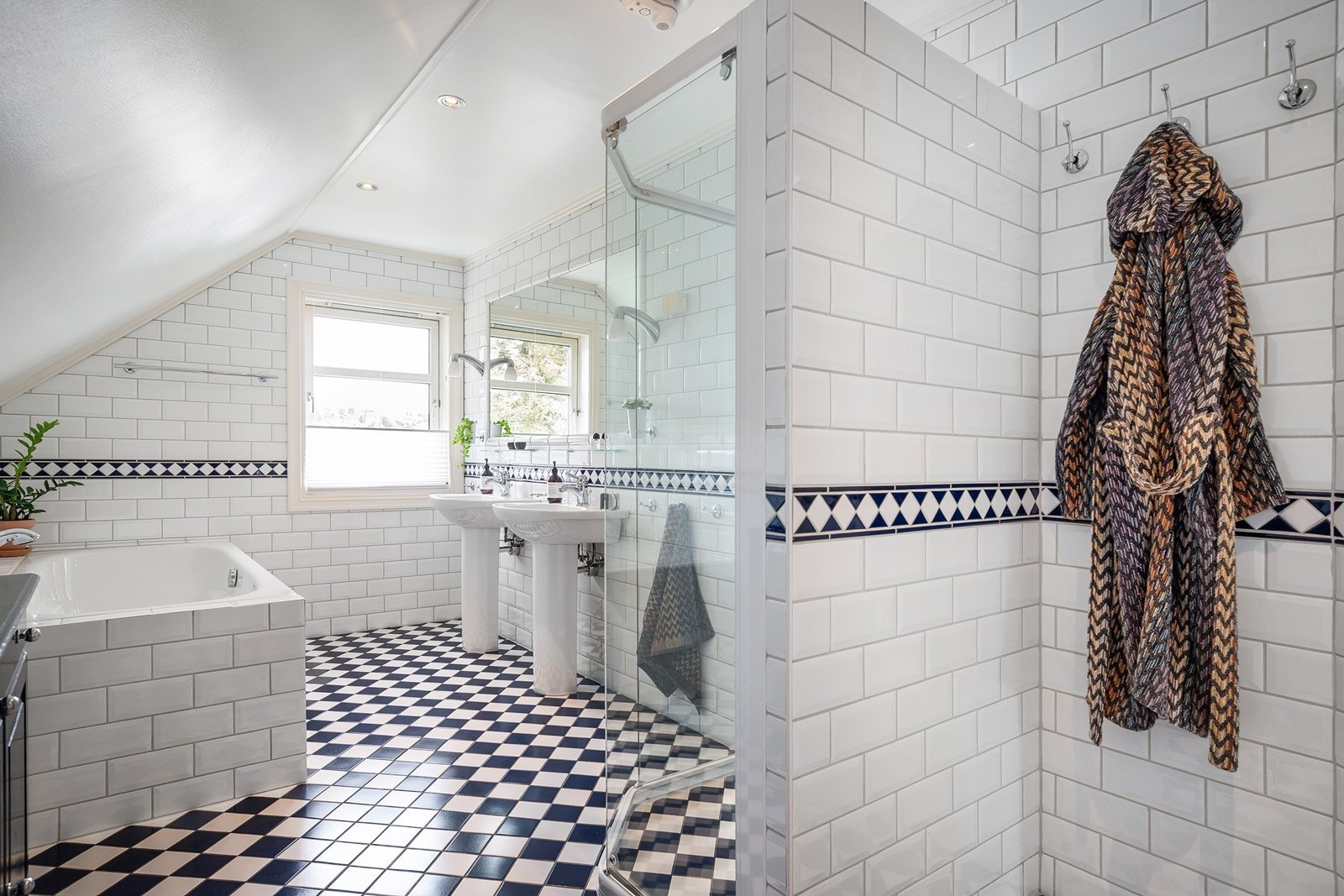 Et bad med hotellfølelse og fjordgløtt. Galleribilde