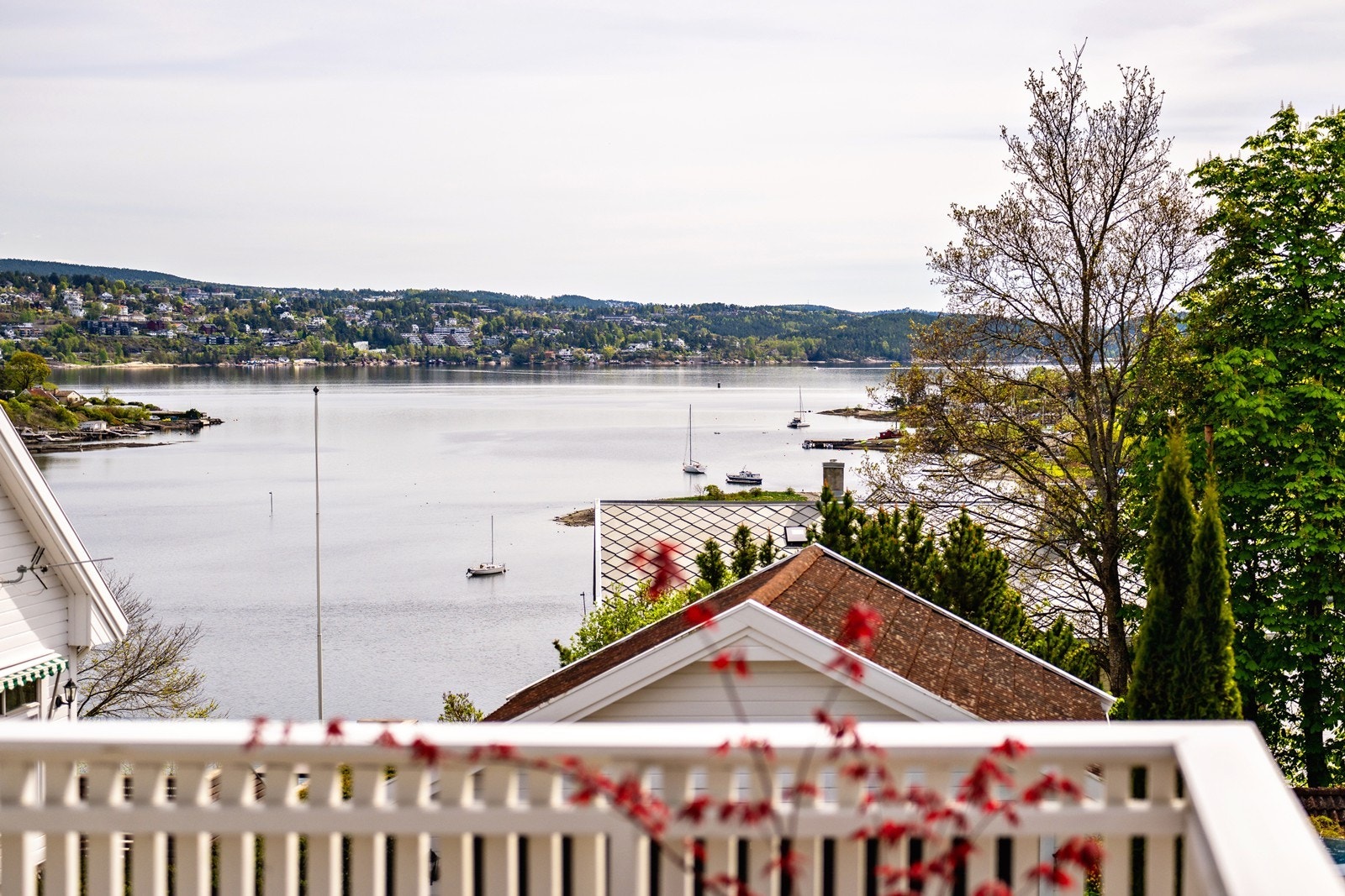 Eiendommen ligger på Ormøya i bydel Nordstrand, sørøst i Oslo. Området er kjent for sin naturskjønne beliggenhet, med nærhet til både sjø og frodige omgivelser. Galleribilde