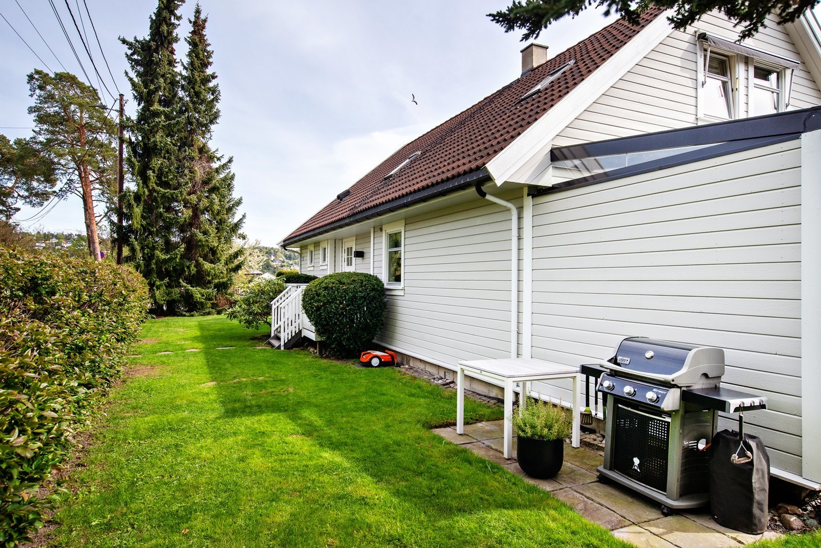 Flere soner for avslapning og lek i hagen. Galleribilde